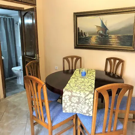 Villa Isola Blu With Courtyard And Bbq. Galatas (Poros)
